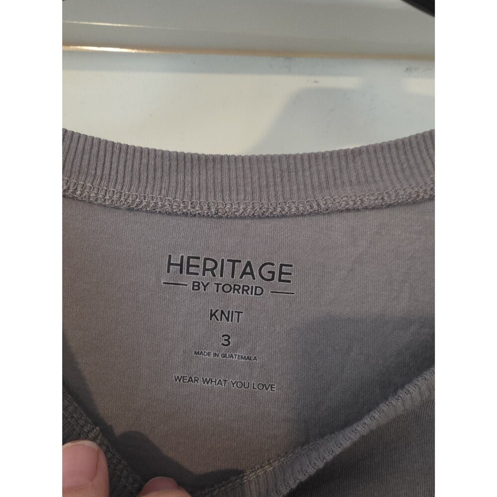 Torrid Heritage Witch Please Graphic Shirt Sz 3 - Picture 2 of 3